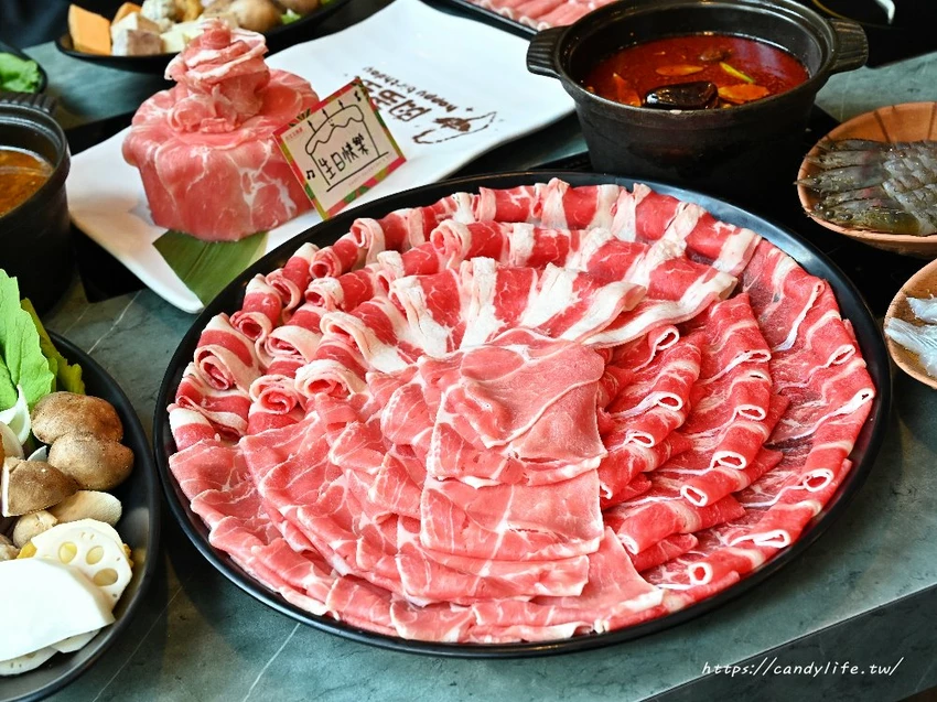 肉多多火鍋｜網路溫度計蟬聯4年冠軍！70多種自助吧吃到飽只要268元起，平日午餐、宵夜不限時 - 糖糖's 享食生活
