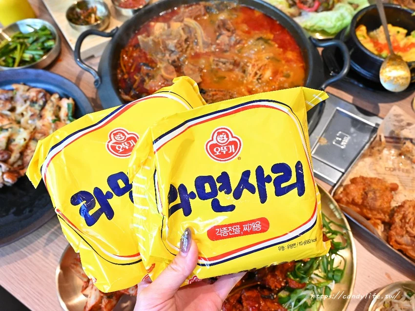 UNCLE-K馬鈴薯排骨火鍋｜台中首間店一開幕就排爆！來自韓國大叔的道地韓式火鍋，公益路美食推薦～ - 糖糖's...