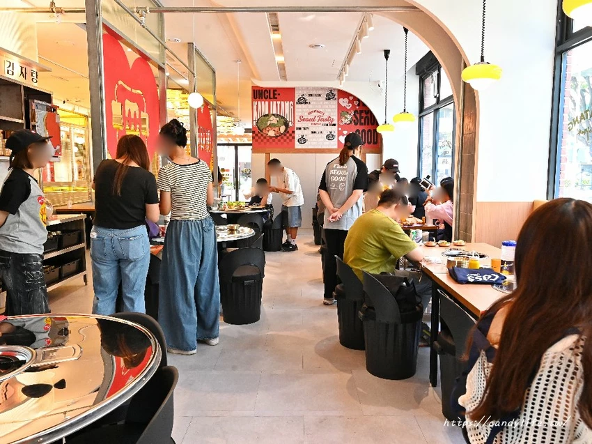 UNCLE-K馬鈴薯排骨火鍋｜台中首間店一開幕就排爆！來自韓國大叔的道地韓式火鍋，公益路美食推薦～ - 糖糖's...