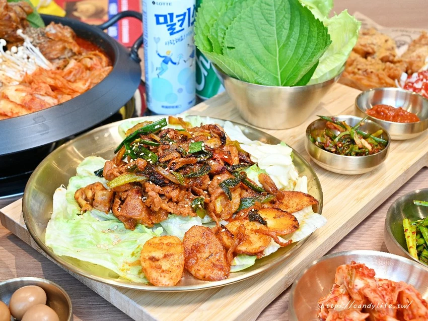 UNCLE-K馬鈴薯排骨火鍋｜台中首間店一開幕就排爆！來自韓國大叔的道地韓式火鍋，公益路美食推薦～ - 糖糖's...