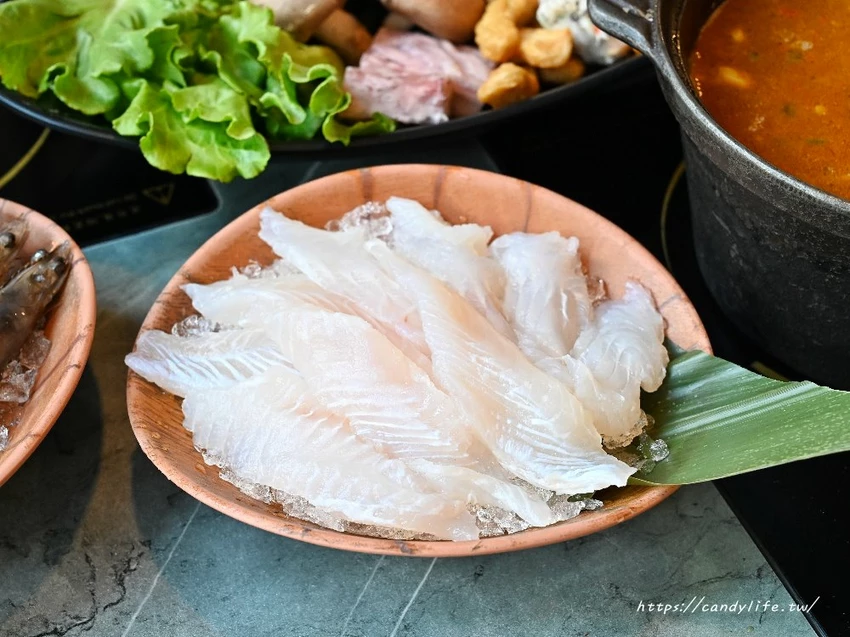 肉多多火鍋｜網路溫度計蟬聯4年冠軍！70多種自助吧吃到飽只要268元起，平日午餐、宵夜不限時 - 糖糖's 享食生活