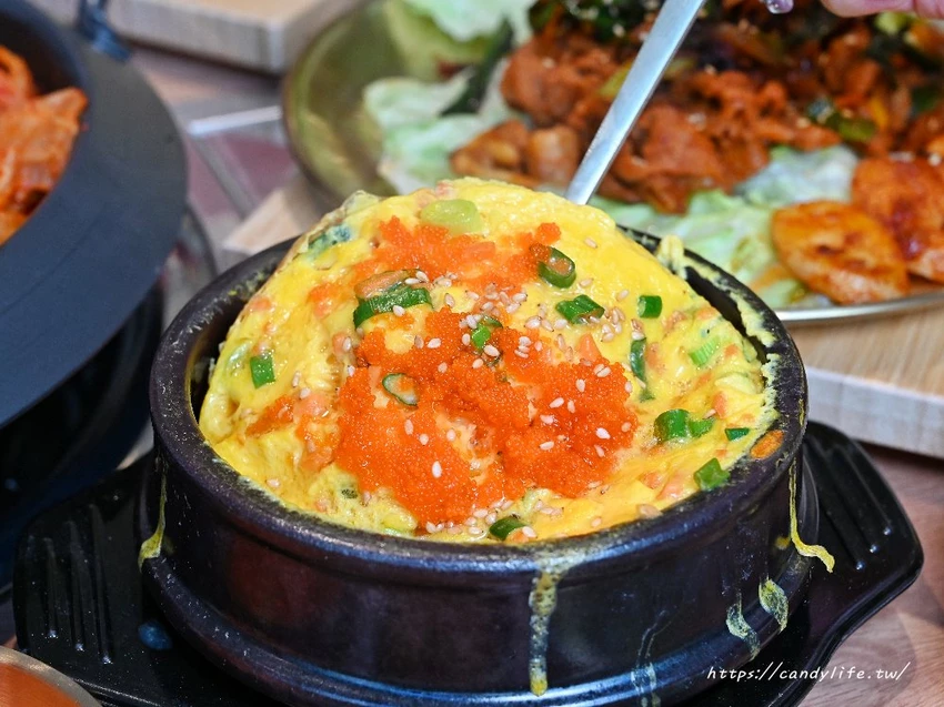 UNCLE-K馬鈴薯排骨火鍋｜台中首間店一開幕就排爆！來自韓國大叔的道地韓式火鍋，公益路美食推薦～ - 糖糖's...