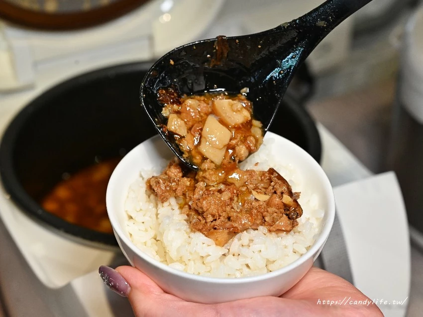 肉多多火鍋｜網路溫度計蟬聯4年冠軍！70多種自助吧吃到飽只要268元起，平日午餐、宵夜不限時 - 糖糖's 享食生活