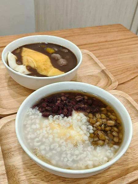 /tmp/phpNnb6jR /tmp/phpNnb6jR