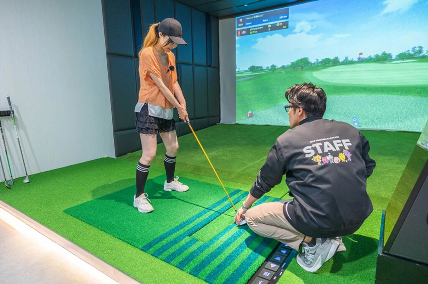 GOLF MONSTERS｜室內竟然也能打高爾夫！最新2025台北松山區景點推薦，聯誼、團建、商務聚會超時尚都會運動，不怕風吹雨淋的台北高爾夫球場推薦