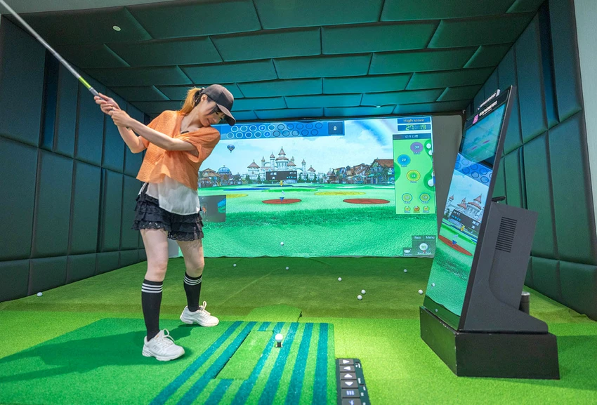 GOLF MONSTERS｜室內竟然也能打高爾夫！最新2025台北松山區景點推薦，聯誼、團建、商務聚會超時尚都會運動，不怕風吹雨淋的台北高爾夫球場推薦