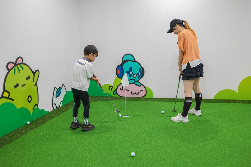 GOLF MONSTERS｜室內竟然也能打高爾夫！最新2025台北松山區景點推薦，聯誼、團建、商務聚會超時尚都會運動，不怕風吹雨淋的台北高爾夫球場推薦