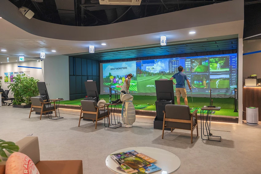 GOLF MONSTERS｜室內竟然也能打高爾夫！最新2025台北松山區景點推薦，聯誼、團建、商務聚會超時尚都會運動，不怕風吹雨淋的台北高爾夫球場推薦