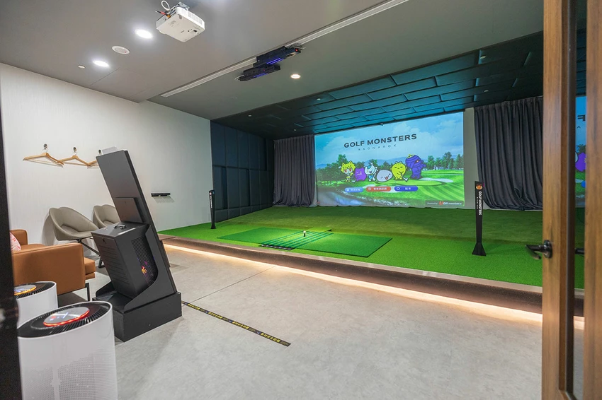 GOLF MONSTERS｜室內竟然也能打高爾夫！最新2025台北松山區景點推薦，聯誼、團建、商務聚會超時尚都會運動，不怕風吹雨淋的台北高爾夫球場推薦