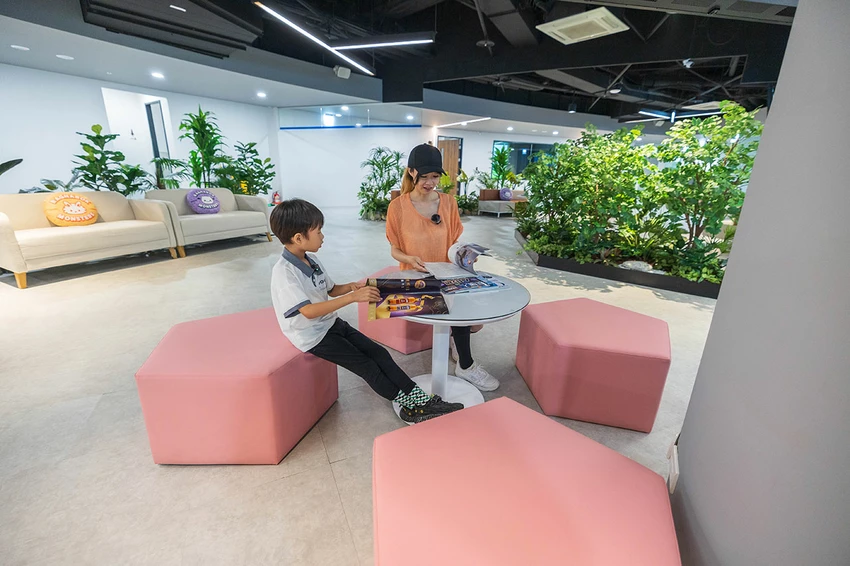 GOLF MONSTERS｜室內竟然也能打高爾夫！最新2025台北松山區景點推薦，聯誼、團建、商務聚會超時尚都會運動，不怕風吹雨淋的台北高爾夫球場推薦