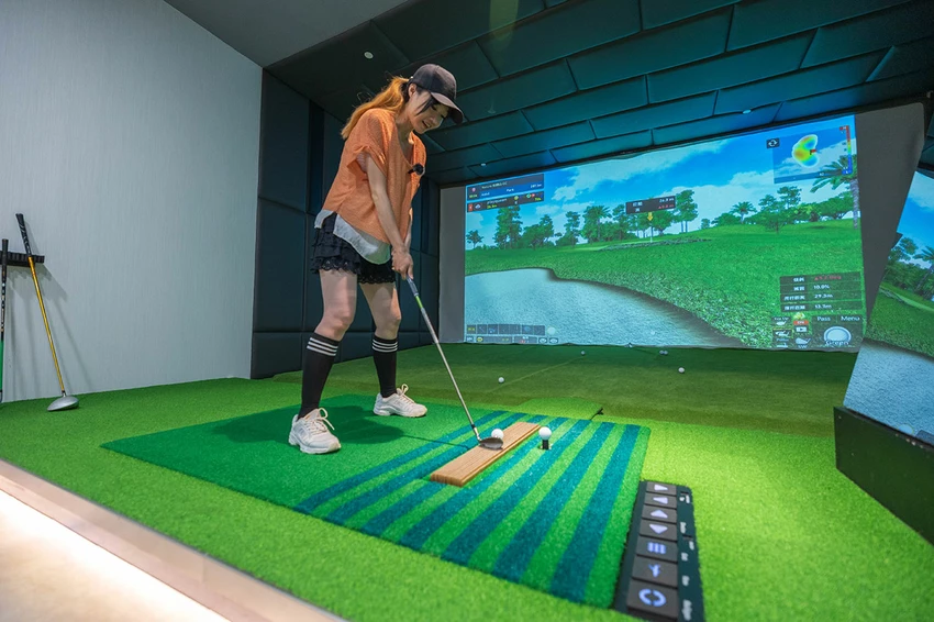 GOLF MONSTERS｜室內竟然也能打高爾夫！最新2025台北松山區景點推薦，聯誼、團建、商務聚會超時尚都會運動，不怕風吹雨淋的台北高爾夫球場推薦