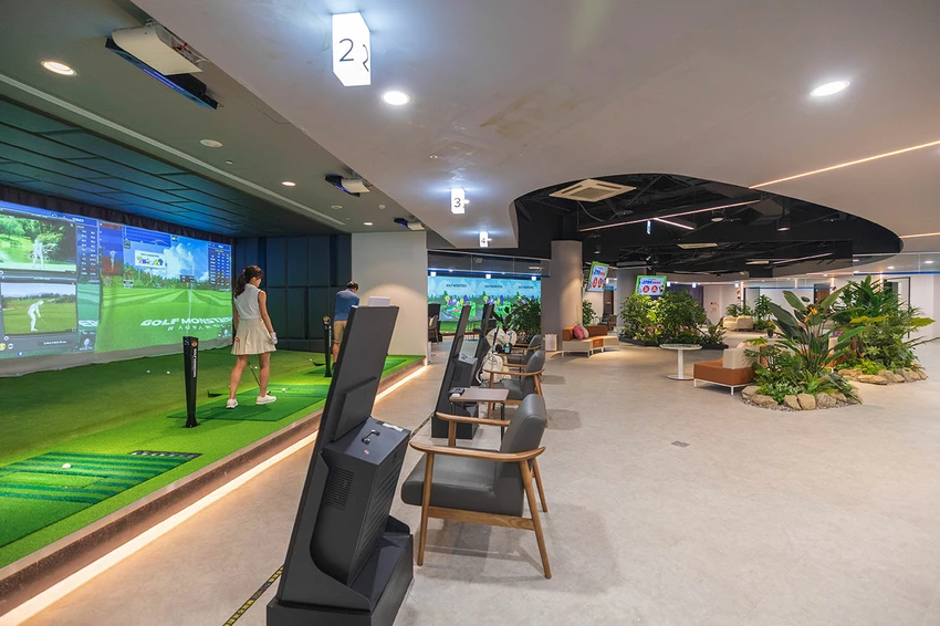 GOLF MONSTERS｜室內竟然也能打高爾夫！最新2025台北松山區景點推薦，聯誼、團建、商務聚會超時尚都會運動，不怕風吹雨淋的台北高爾夫球場推薦