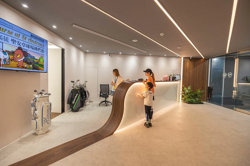 GOLF MONSTERS｜室內竟然也能打高爾夫！最新2025台北松山區景點推薦，聯誼、團建、商務聚會超時尚都會運動，不怕風吹雨淋的台北高爾夫球場推薦