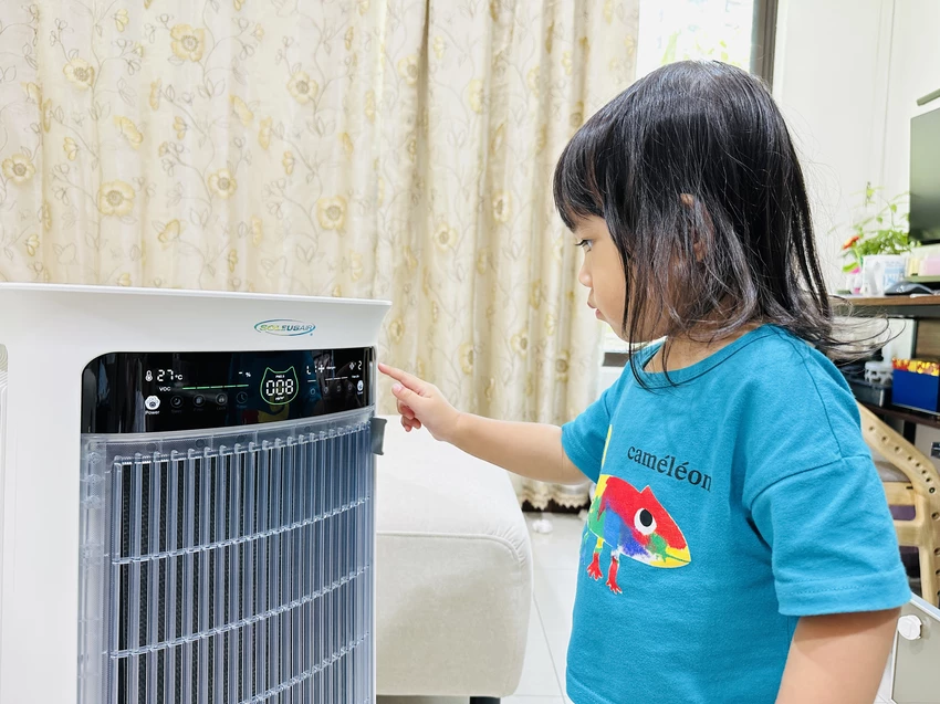 SoleusAir 吸毛大師宅配開箱｜長毛臘腸家必備的毛髮救