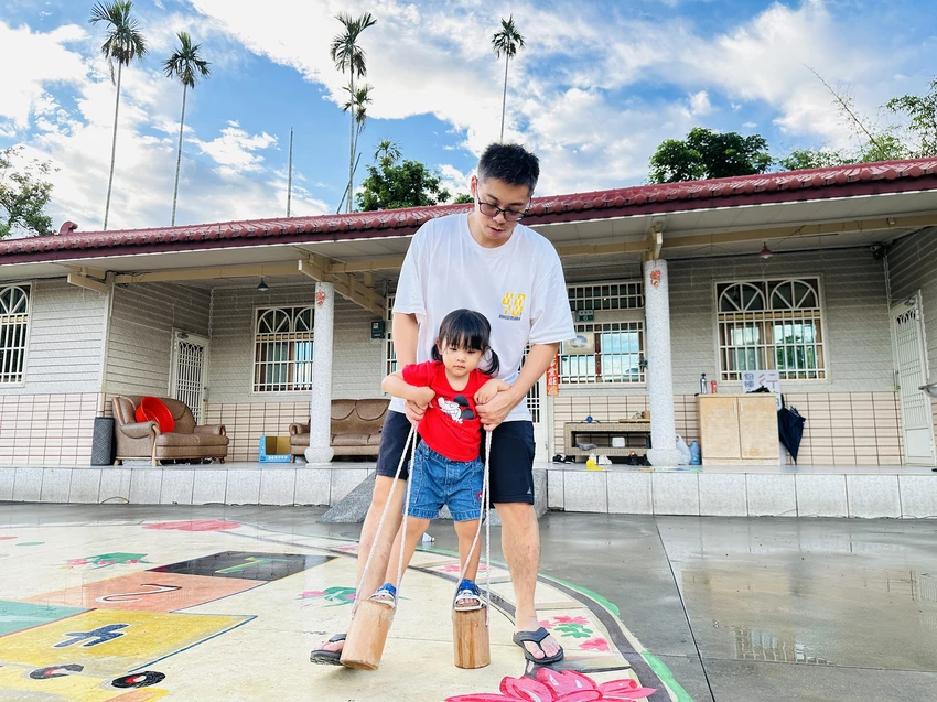 【行滿旅宿】嘉義竹崎親子包棟首選｜懷舊古玩、KTV嗨唱、煙火