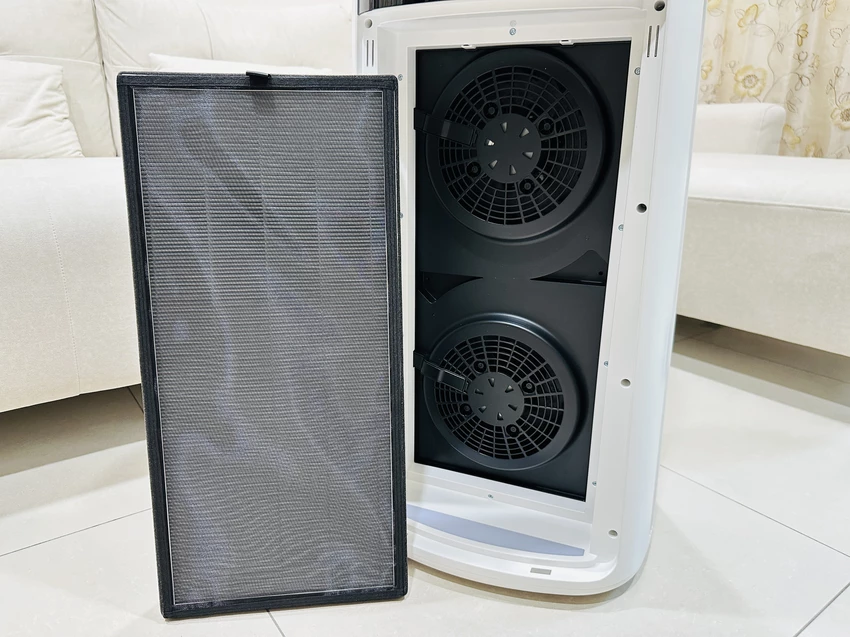 SoleusAir 吸毛大師宅配開箱｜長毛臘腸家必備的毛髮救