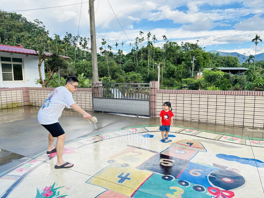 【行滿旅宿】嘉義竹崎親子包棟首選｜懷舊古玩、KTV嗨唱、煙火