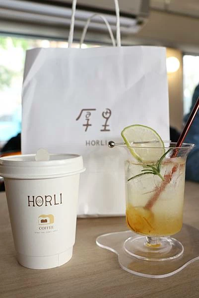 高雄鹽埕區最吸睛麵包店！厚里火車造型太可愛，手撕包與鹽可頌必補貨。