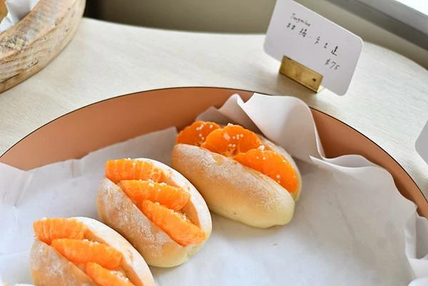 高雄鹽埕區最吸睛麵包店！厚里火車造型太可愛，手撕包與鹽可頌必補貨。