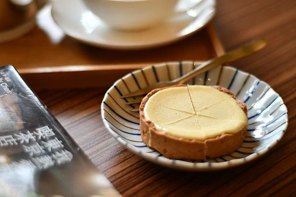 來台南找一杯好茶！金桔檸檬塔酸甜剛好，感受台灣紅玉紅茶的溫暖魅力。