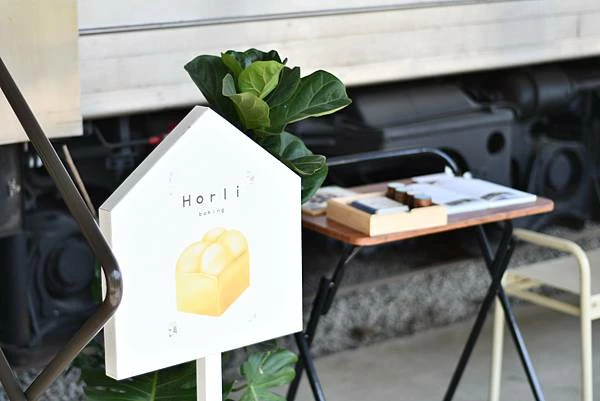 高雄鹽埕區最吸睛麵包店！厚里火車造型太可愛，手撕包與鹽可頌必補貨。