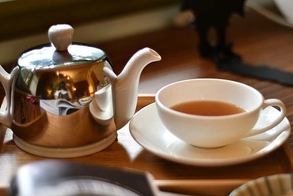 來台南找一杯好茶！金桔檸檬塔酸甜剛好，感受台灣紅玉紅茶的溫暖魅力。