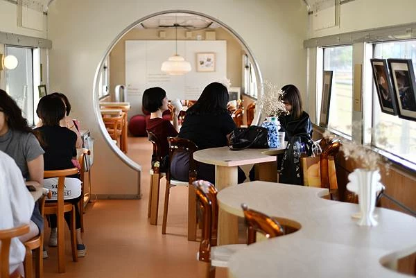 高雄鹽埕區最吸睛麵包店！厚里火車造型太可愛，手撕包與鹽可頌必補貨。