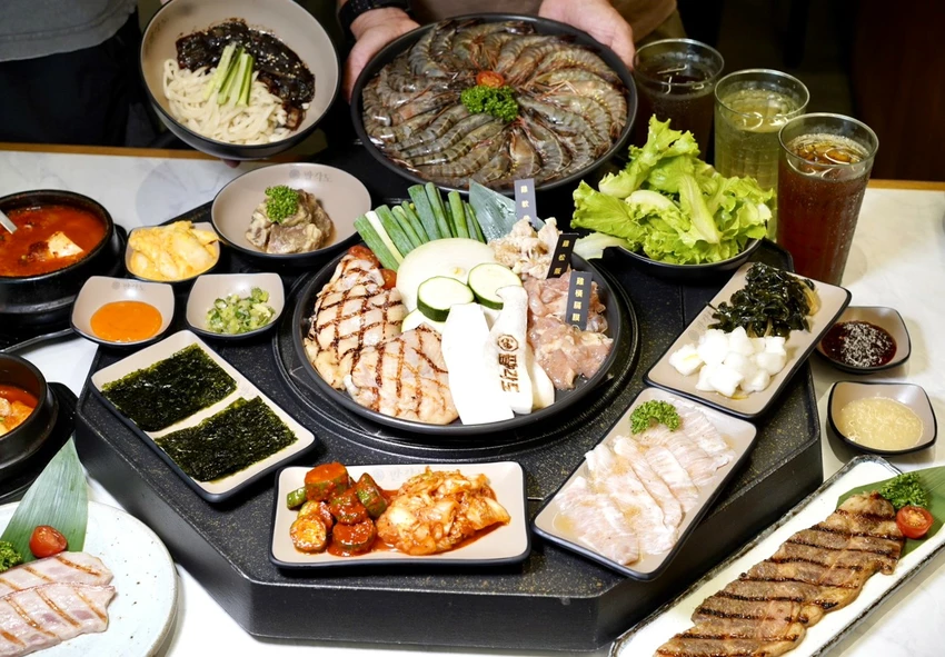 【八角道】免飛韓國！超人氣炭火烤雞肉來台灣啦！小菜、生菜無限續！韓式燒肉、韓式料理一次滿足！韓國味原...