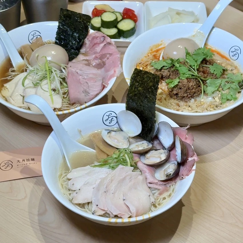 新竹人氣「大角拉麵」插旗台北東區！淡麗系雞湯拉麵加威士忌溏心蛋有夠神！限定日式擔擔麵不要錯過！(親子...