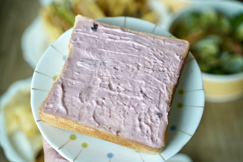 頭份巷弄隱藏版美食！「川莫廚房」厚牛堡80元起，CP值超高！晚上也有營業，超加分！花生炸雞布里歐吐司、費...