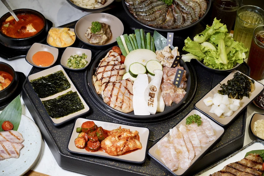 【八角道】免飛韓國！超人氣炭火烤雞肉來台灣啦！小菜、生菜無限續！韓式燒肉、韓式料理一次滿足！韓國味原...