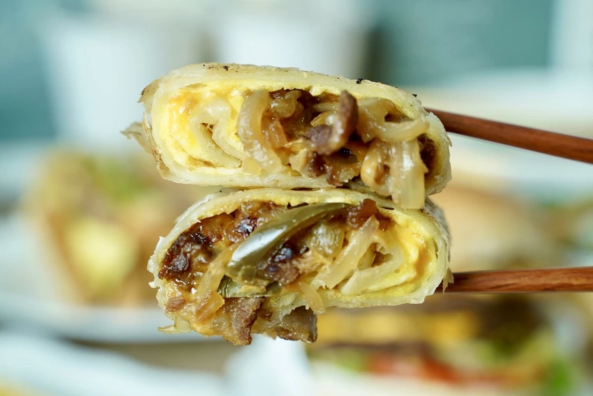 頭份巷弄隱藏版美食！「川莫廚房」厚牛堡80元起，CP值超高！晚上也有營業，超加分！花生炸雞布里歐吐司、費...