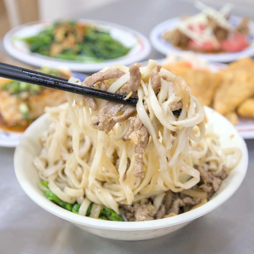 高雄鹽埕隱藏版神店！老鹽埕福記炸黑輪 乾拌麵必吃，在地饕客才知道。