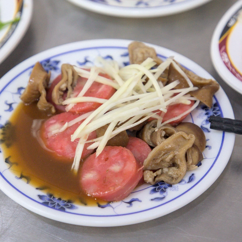 高雄鹽埕隱藏版神店！老鹽埕福記炸黑輪 乾拌麵必吃，在地饕客才知道。