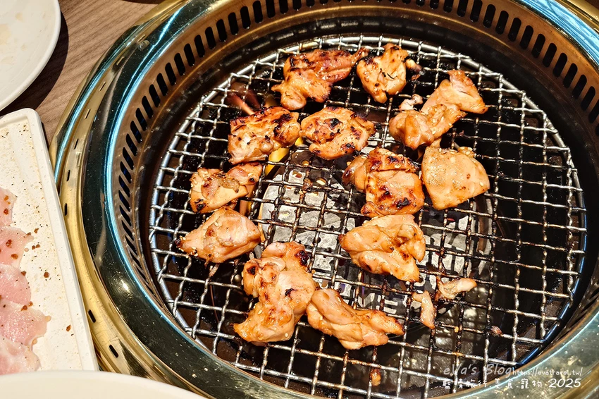 台中市西屯區【台中燒肉推薦】茶六燒肉堂 新朝富店｜你是肉控嗎?快來!這裡是肉食者天堂，服務好、套餐肉品豐富、可愛怪物雪花冰。台中燒烤