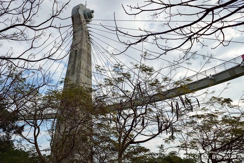 【高雄景點】崗山之眼|以音樂為設計概念打造的天空步道遠眺高雄之美。114年2月10日起休園整建