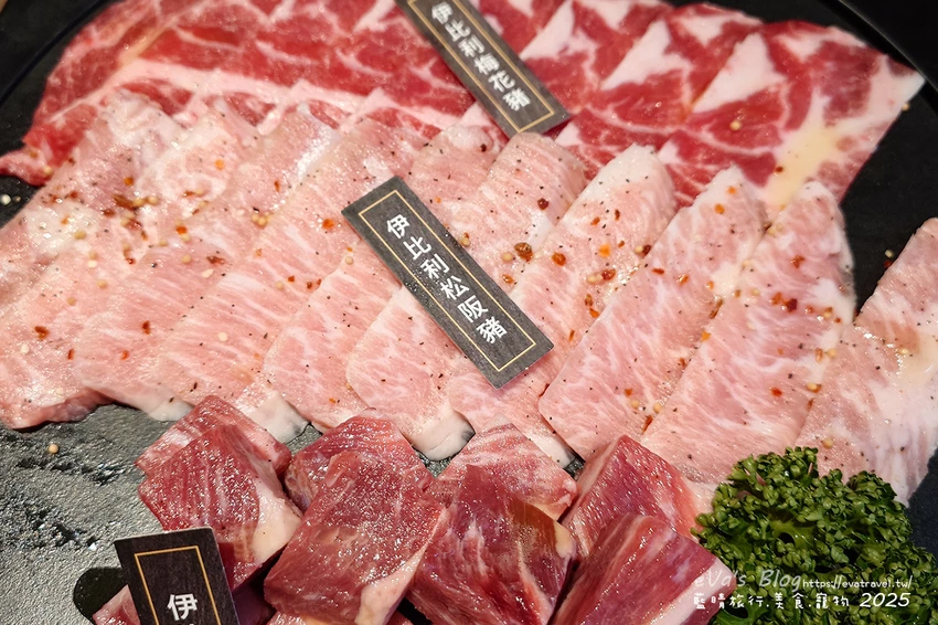 台中市西屯區【台中燒肉推薦】茶六燒肉堂 新朝富店｜你是肉控嗎?快來!這裡是肉食者天堂，服務好、套餐肉品豐富、可愛怪物雪花冰。台中燒烤