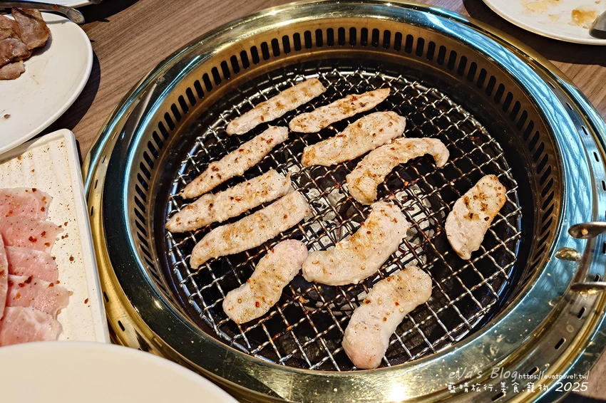 台中市西屯區【台中燒肉推薦】茶六燒肉堂 新朝富店｜你是肉控嗎?快來!這裡是肉食者天堂，服務好、套餐肉品豐富、可愛怪物雪花冰。台中燒烤