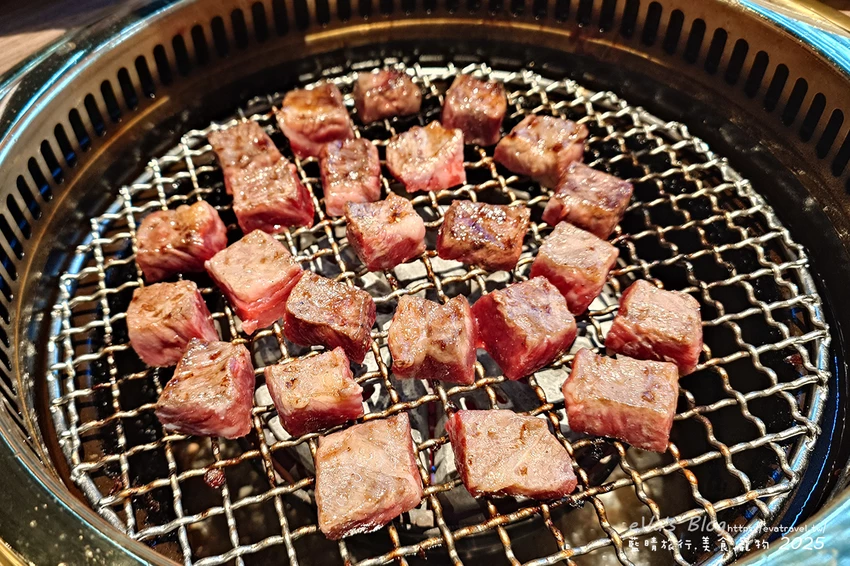 台中市西屯區【台中燒肉推薦】茶六燒肉堂 新朝富店｜你是肉控嗎?快來!這裡是肉食者天堂，服務好、套餐肉品豐富、可愛怪物雪花冰。台中燒烤