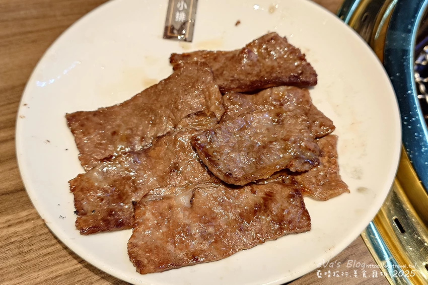 台中市西屯區【台中燒肉推薦】茶六燒肉堂 新朝富店｜你是肉控嗎?快來!這裡是肉食者天堂，服務好、套餐肉品豐富、可愛怪物雪花冰。台中燒烤