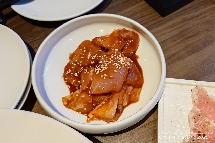 台中市西屯區【台中燒肉推薦】茶六燒肉堂 新朝富店｜你是肉控嗎?快來!這裡是肉食者天堂，服務好、套餐肉品豐富、可愛怪物雪花冰。台中燒烤