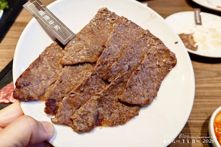 台中市西屯區【台中燒肉推薦】茶六燒肉堂 新朝富店｜你是肉控嗎?快來!這裡是肉食者天堂，服務好、套餐肉品豐富、可愛怪物雪花冰。台中燒烤