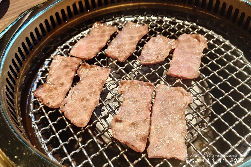 台中市西屯區【台中燒肉推薦】茶六燒肉堂 新朝富店｜你是肉控嗎?快來!這裡是肉食者天堂，服務好、套餐肉品豐富、可愛怪物雪花冰。台中燒烤