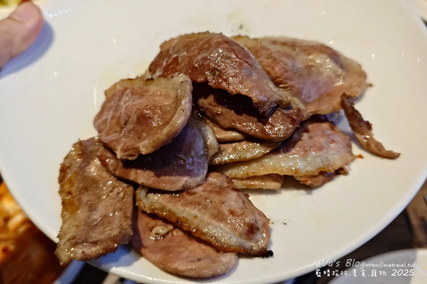 台中市西屯區【台中燒肉推薦】茶六燒肉堂 新朝富店｜你是肉控嗎?快來!這裡是肉食者天堂，服務好、套餐肉品豐富、可愛怪物雪花冰。台中燒烤