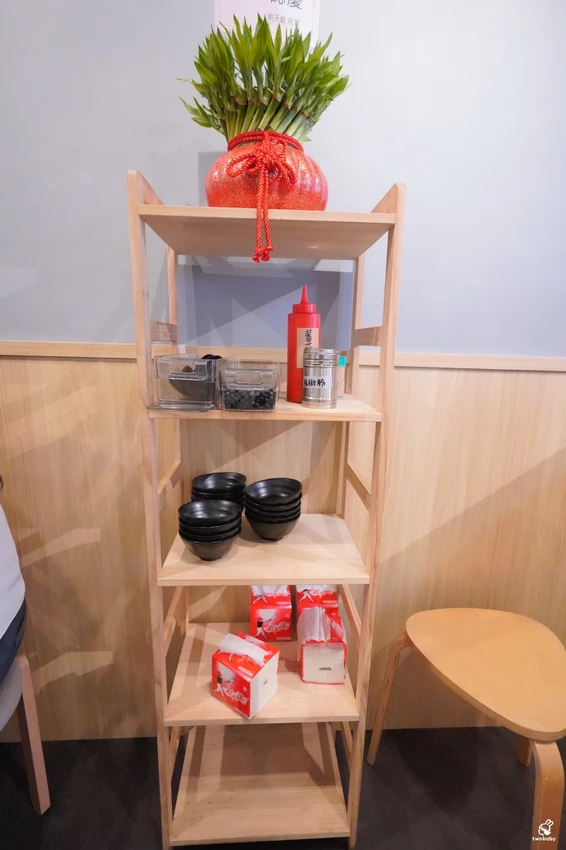 新北市板橋區【二春外鍋燒專賣店 板橋埔墘店】每日現煮湯頭+澎湃配料,十多種湯頭想吃哪款自己搭!