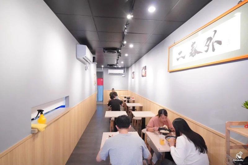 新北市板橋區【二春外鍋燒專賣店 板橋埔墘店】每日現煮湯頭+澎湃配料,十多種湯頭想吃哪款自己搭!