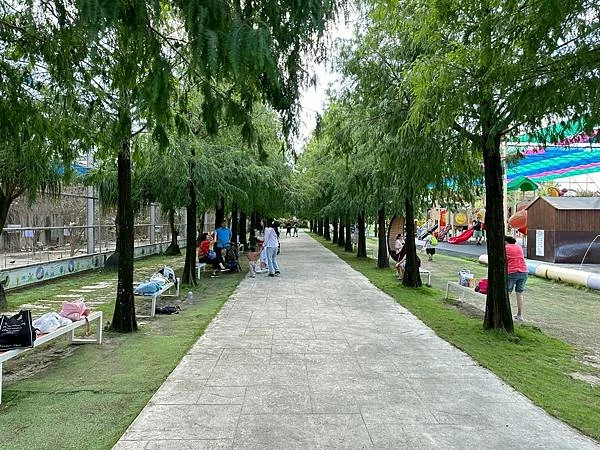 嘉義民雄親子旅遊景點!三隻小豬觀光農場,3000坪迷你動物園可玩一整天。