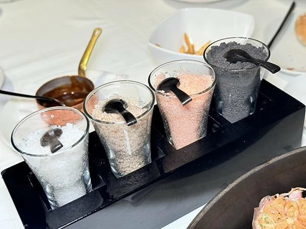 台北米其林一星牛排！A CUT經典招牌肋，體驗奢華牛排饗宴的極致。