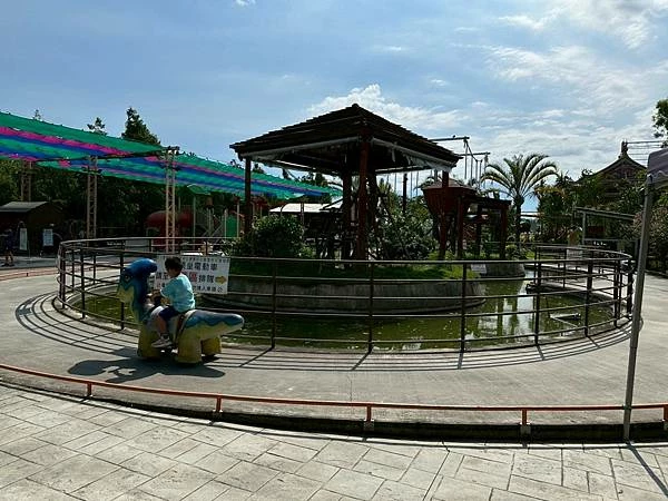 嘉義民雄親子旅遊景點!三隻小豬觀光農場,3000坪迷你動物園可玩一整天。