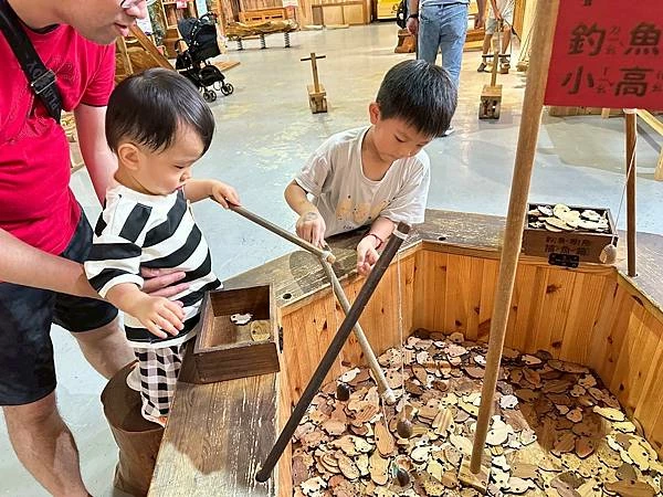 嘉義親子旅遊新去處!愛木村檜木觀光工廠,豐富歷史與趣味DIY體驗。